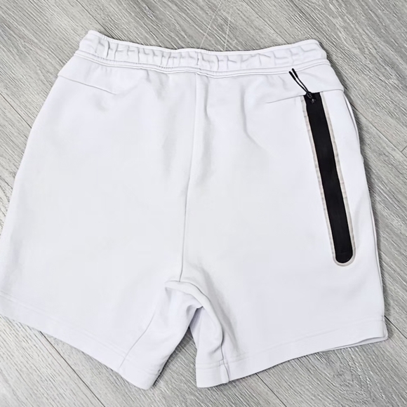 Nike Men’s M Tech Fleece Light Gray Shorts Drawstring Logo Athletic Casual - Picture 2 of 10